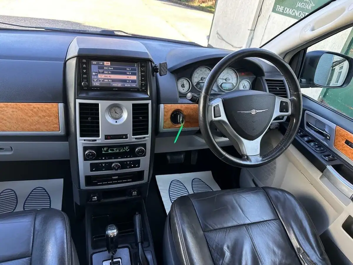 2010-chrysler-grand-voyager-28td-limited-2776cc-big-19