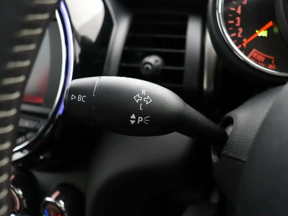 2019-mini-cooper-15-cooper-exclusive-134bhp-hatchback-3d-big-29
