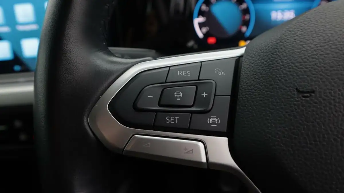 2022-volkswagen-golf-15-tsi-life-150ps-hatchback-big-23