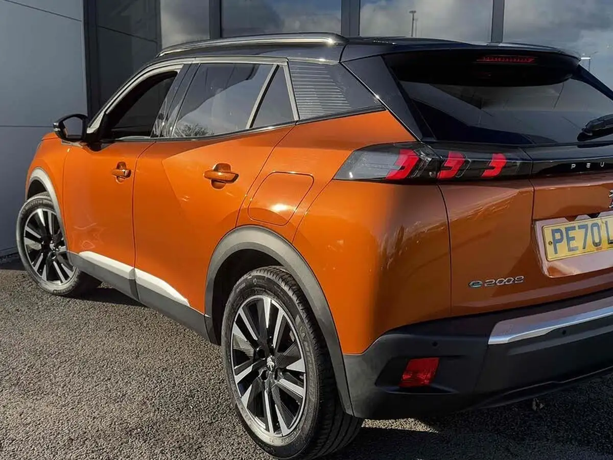 2020-peugeot-2008-suv-e-gt-big-13