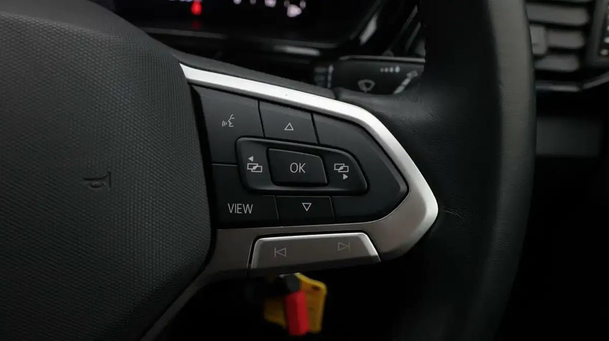 2023-volkswagen-t-cross-10-tsi-black-edition-110ps-big-24