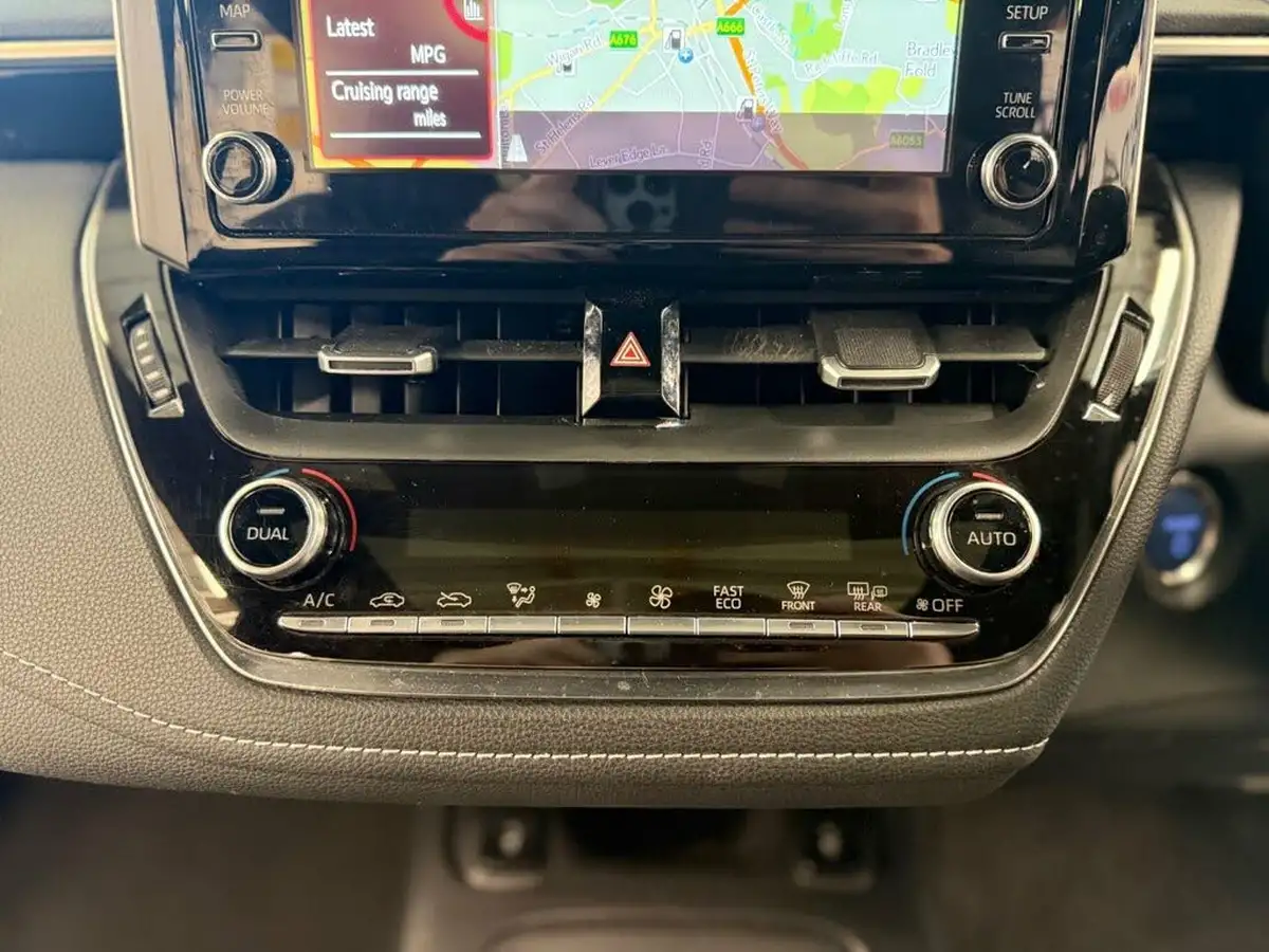 2019-toyota-corolla-18-vvt-i-design-trk-hatchback-5d-big-29