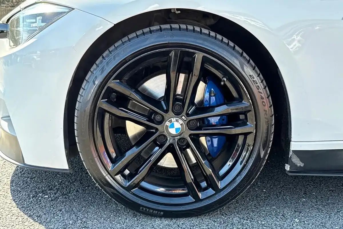 2018-bmw-3-series-20-320i-m-sport-shadow-edition-saloon-4d-auto-big-12