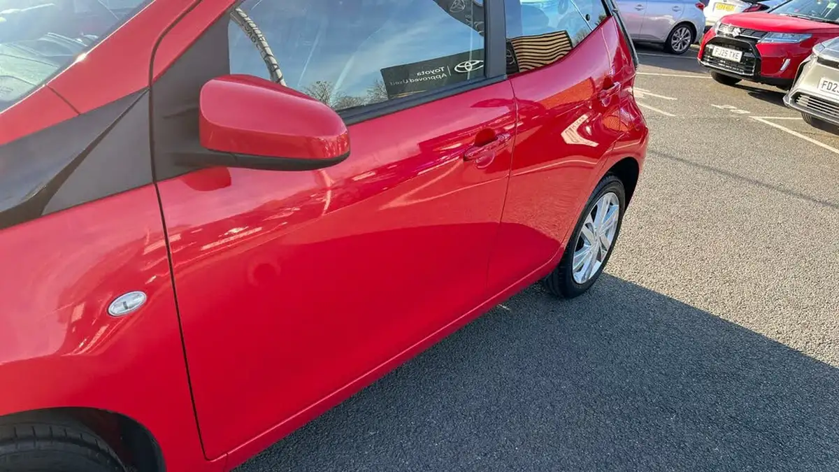 2015-toyota-aygo-10-vvt-i-x-pression-x-wave-x-shift-big-35