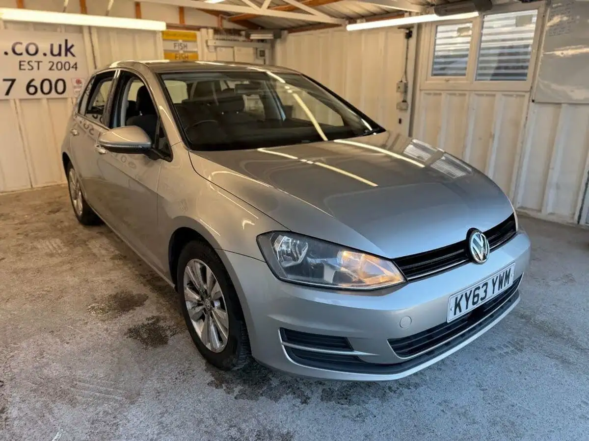 2013-volkswagen-golf-20tdi-se-ss-hatchback-5d-big-2