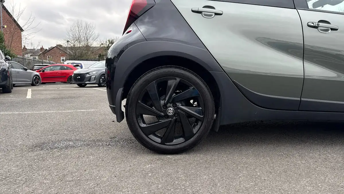 2023-toyota-aygo-x-10-vvt-i-exclusive-big-15
