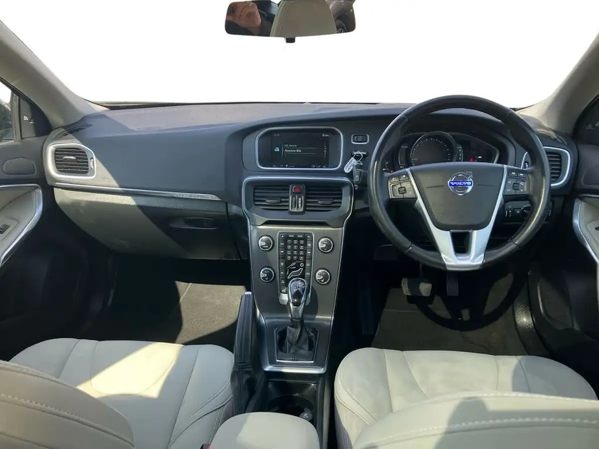 2014-volvo-v40-20td-d3-cross-country-se-nav-geartronic-big-8