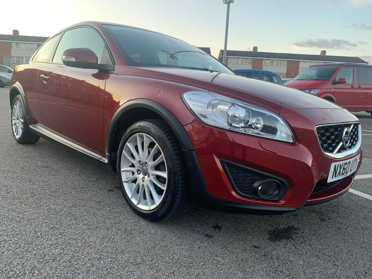 2010-volvo-c30-20-se-lux-coupe-2d-big-1