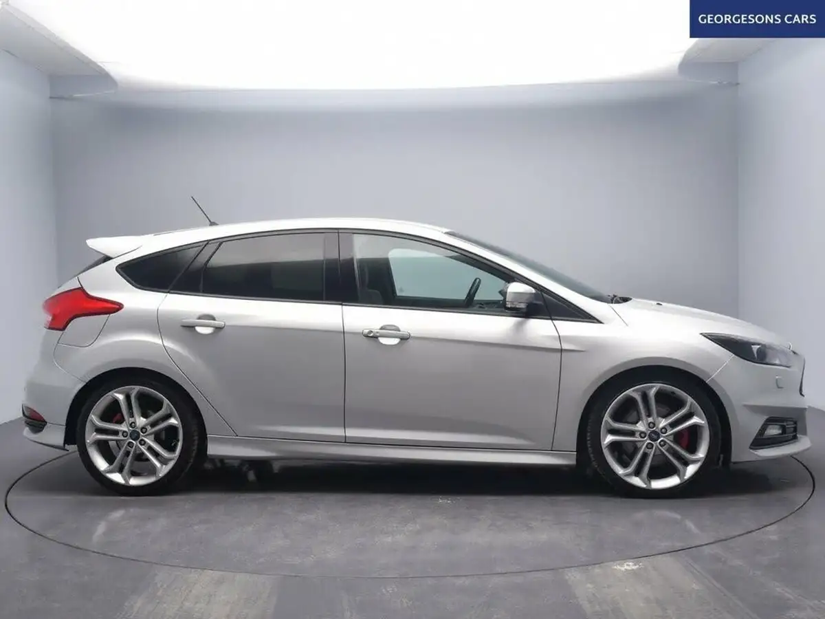 2017-ford-focus-20t-st3-hatchback-big-5