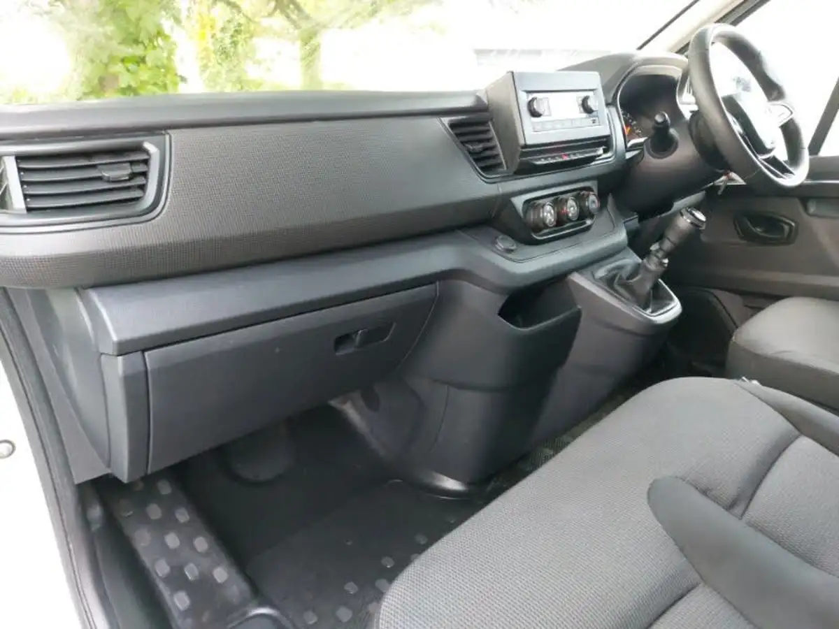 2022-renault-trafic-20dci-ll30-130-business-panel-big-2