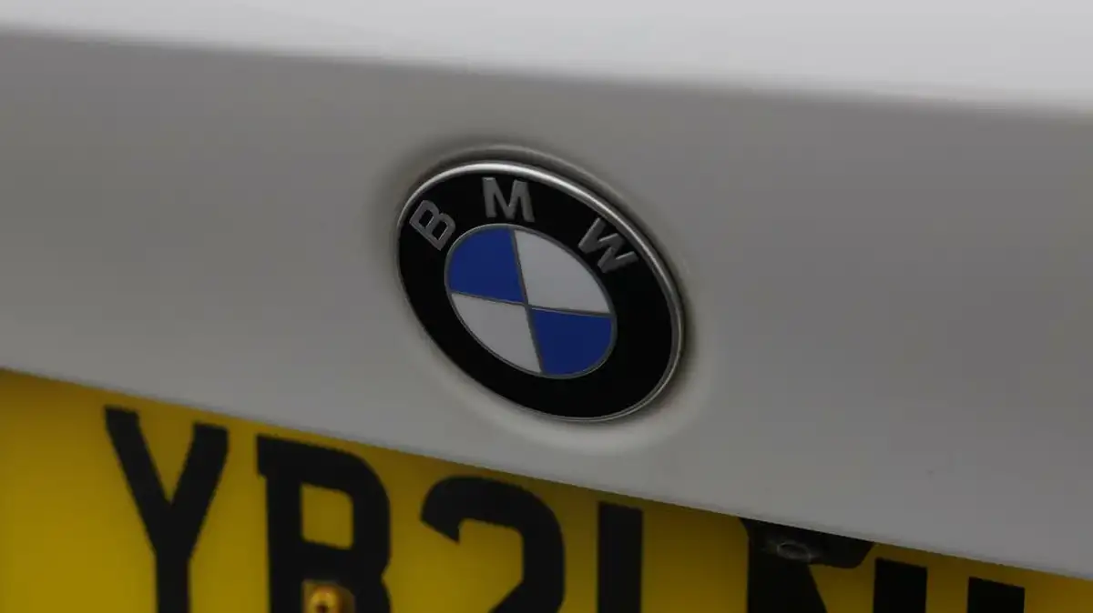 2021-bmw-3-series-20-318i-sport-saloon-4d-big-20