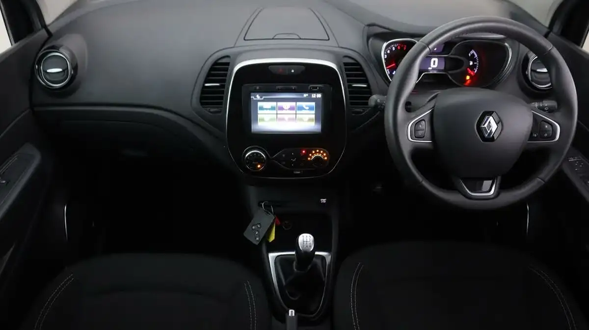 2019-renault-captur-09-tce-iconic-big-13