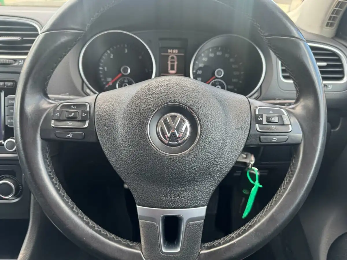 2012-volkswagen-golf-16td-blue-motion-match-5d-big-34