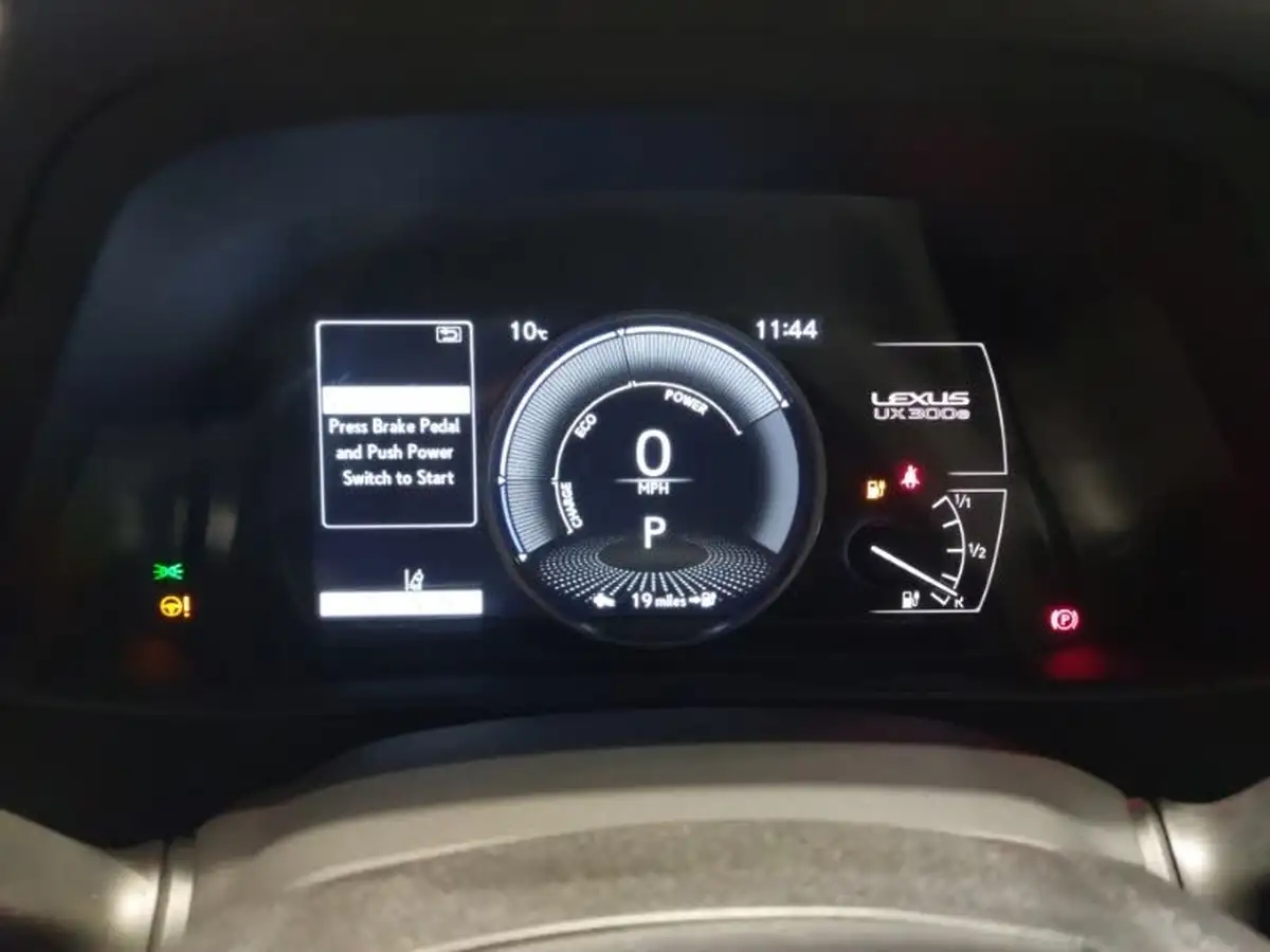 2021-lexus-ux-300e-e-ux-big-9
