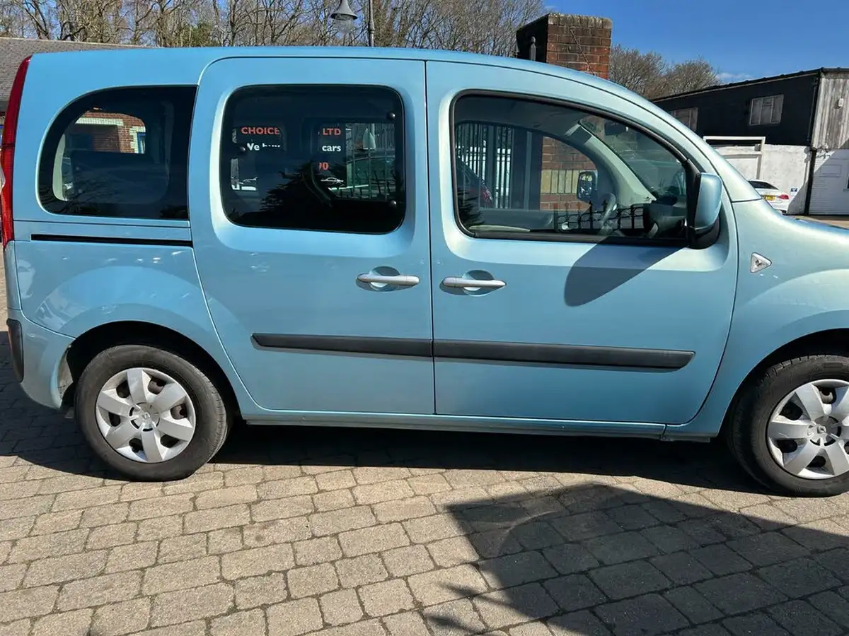 2012-renault-kangoo-16-expression-auto-big-12