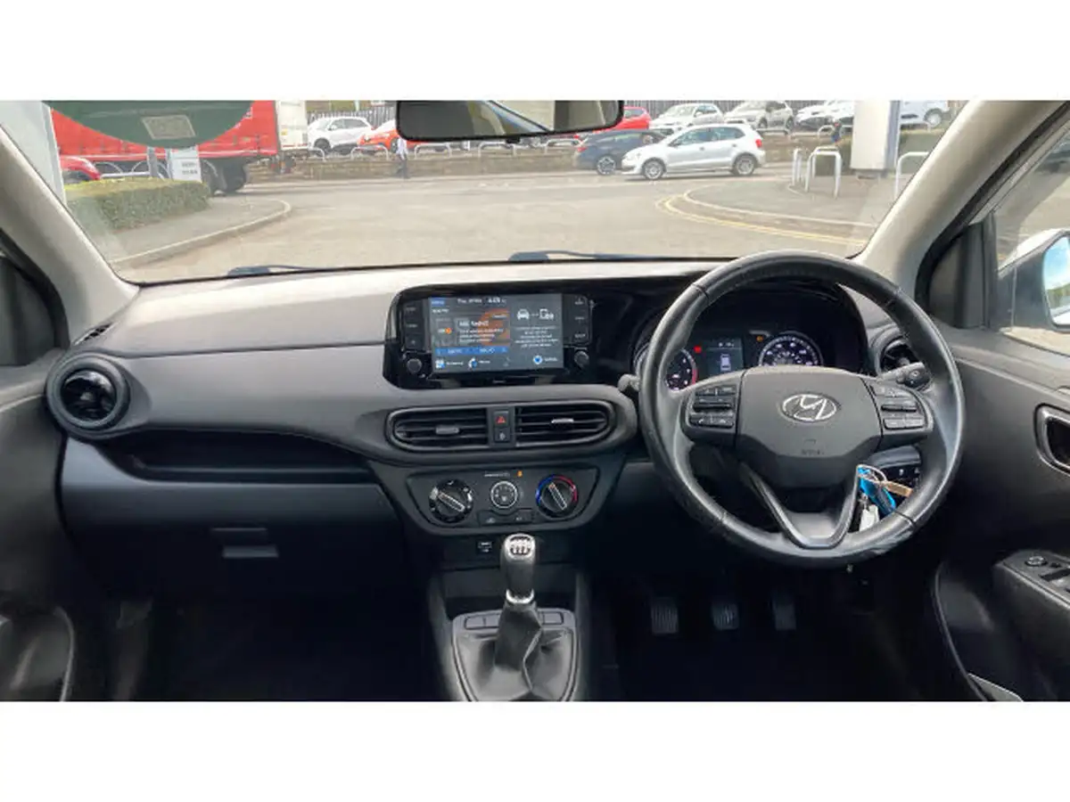 2021-hyundai-i10-12-se-connect-big-9