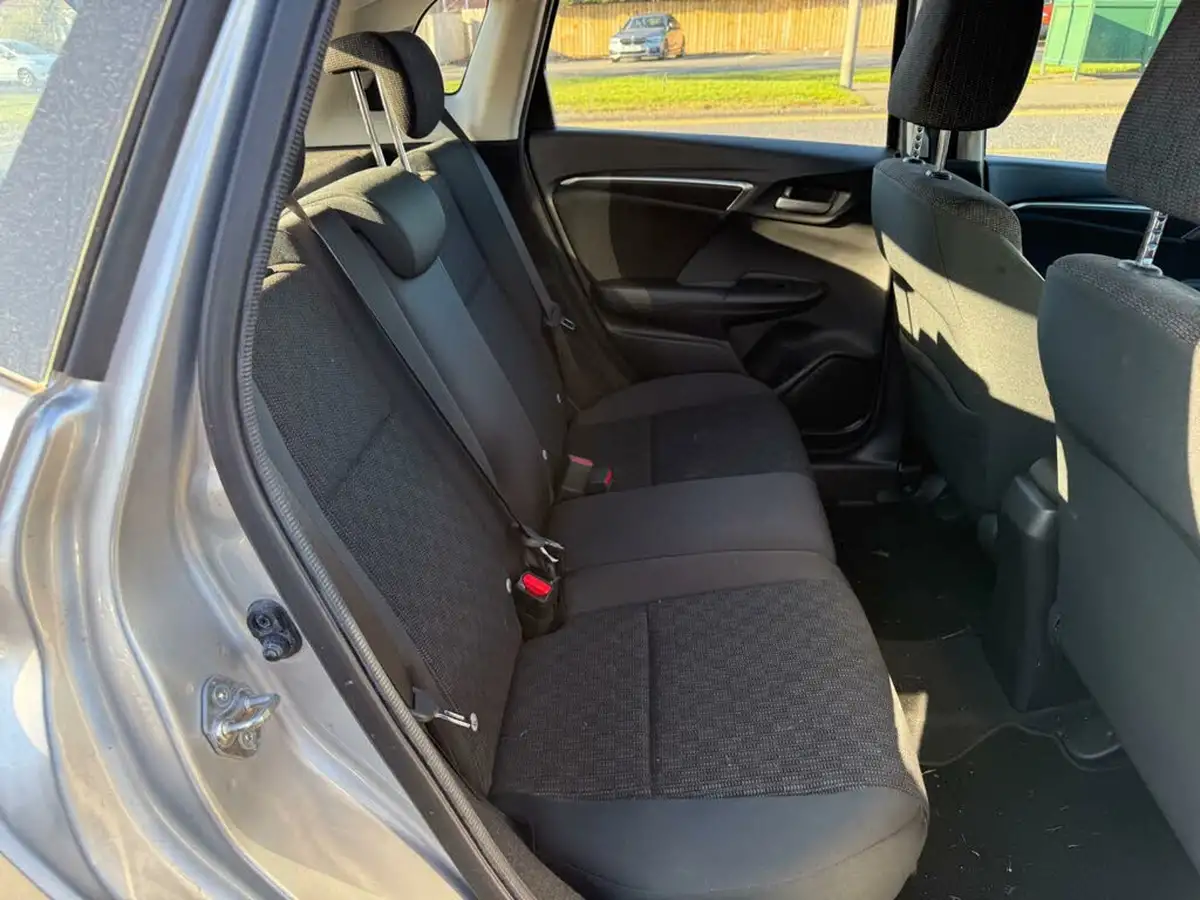2015-honda-jazz-13-i-vtec-se-big-9