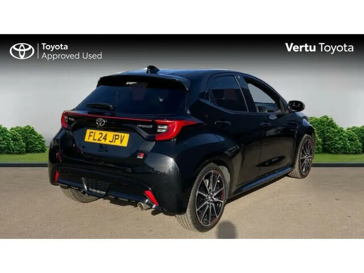 2024-toyota-yaris-15-vvt-i-gr-sport-114bhp-big-1