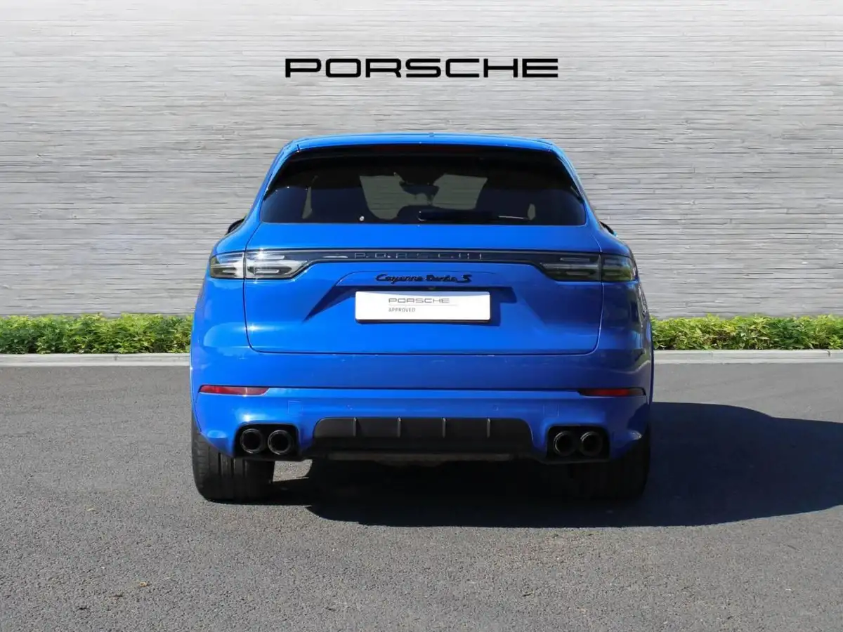2022-porsche-cayenne-40-v8-turbo-s-e-hybrid-station-wagon-big-10