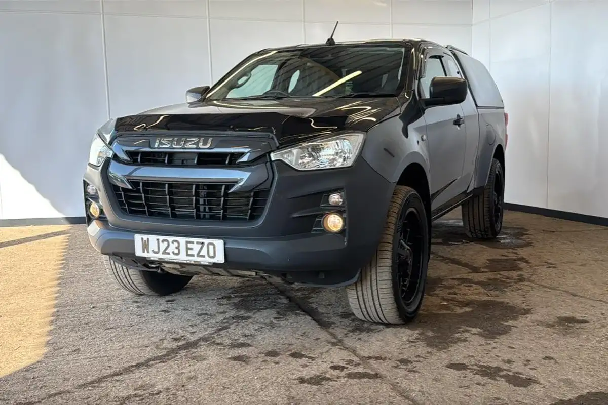 2023-isuzu-d-max-19td-utility-4x4-extended-big-3