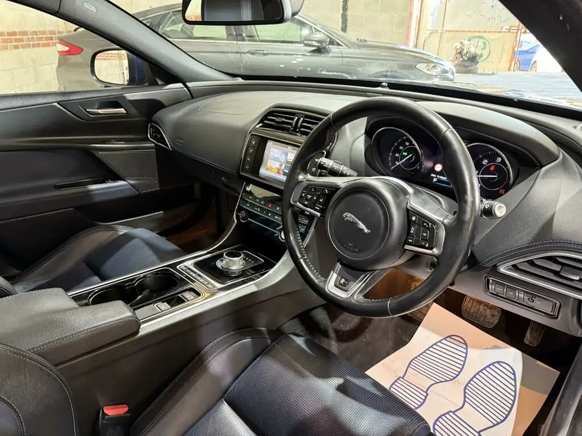 2015-jaguar-xe-20td-r-sport-163ps-auto-big-23