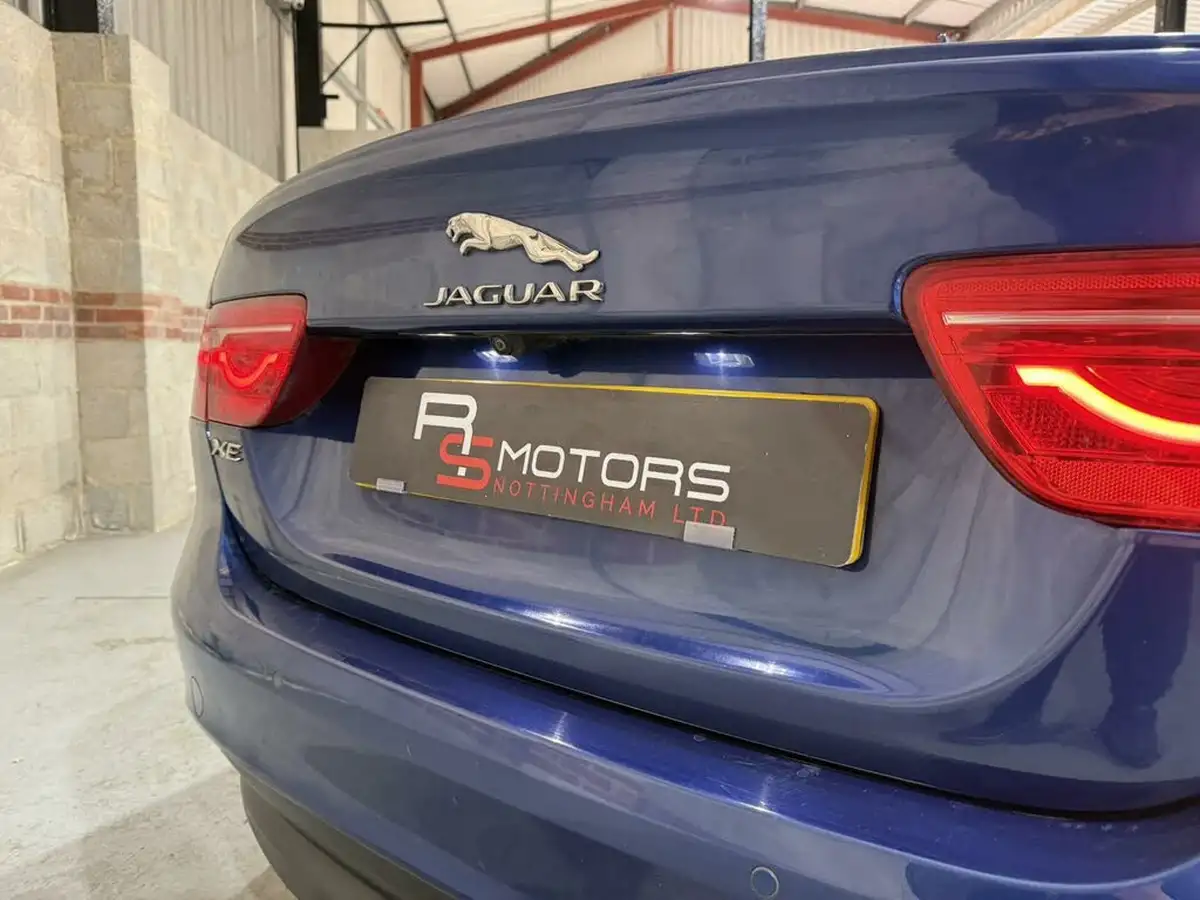 2015-jaguar-xe-20td-r-sport-163ps-auto-big-47
