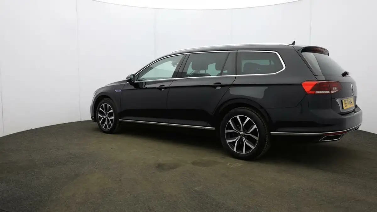 2021-volkswagen-passat-14-tsi-gte-estate-5d-big-4