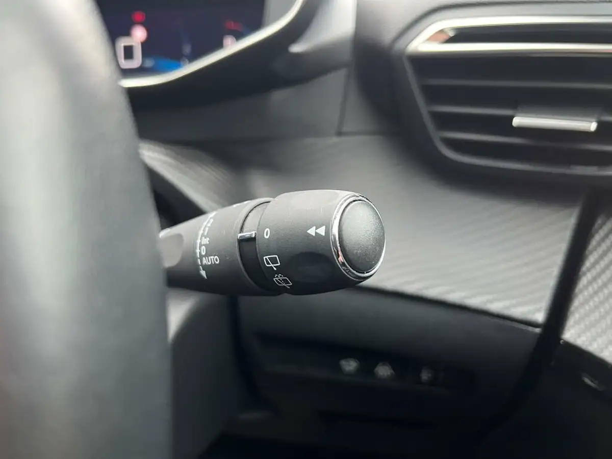 2020-peugeot-208-12-puretech-allure-100bhp-eat8-big-14
