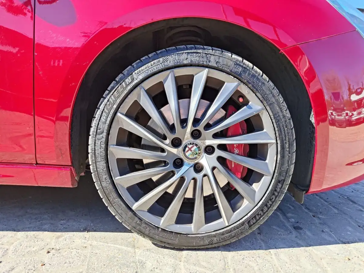 2014-alfa-romeo-giulietta-14-sportiva-nav-big-31