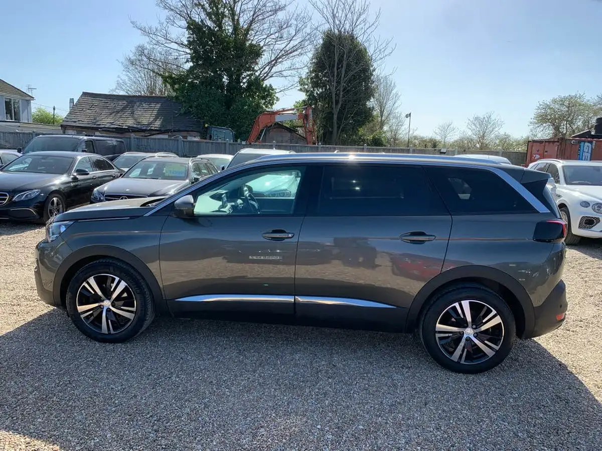 2020-peugeot-5008-suv-15-bluehdi-allure-big-3