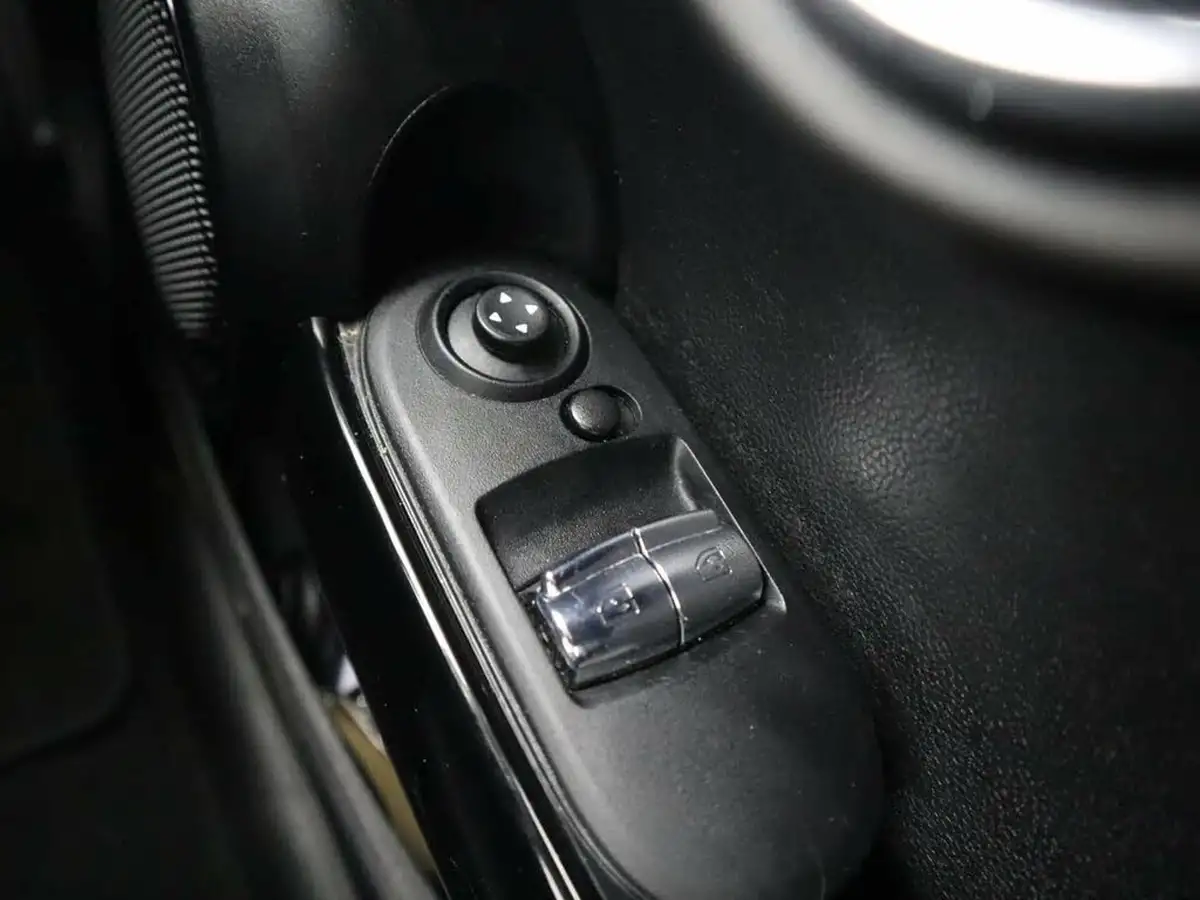 2021-mini-cooper-15-cooper-classic-hatchback-3d-big-27