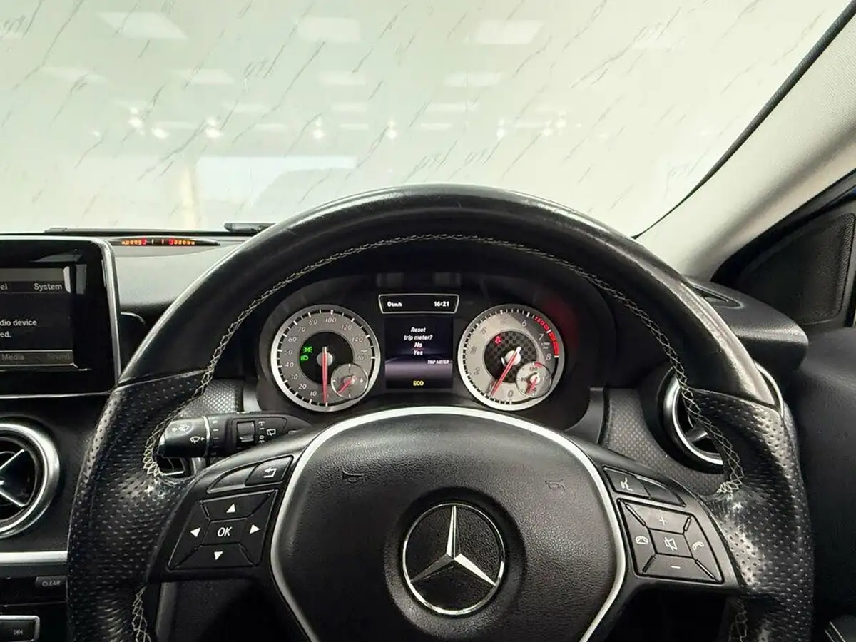 2014-mercedes-benz-a-class-16-a180-sport-big-17