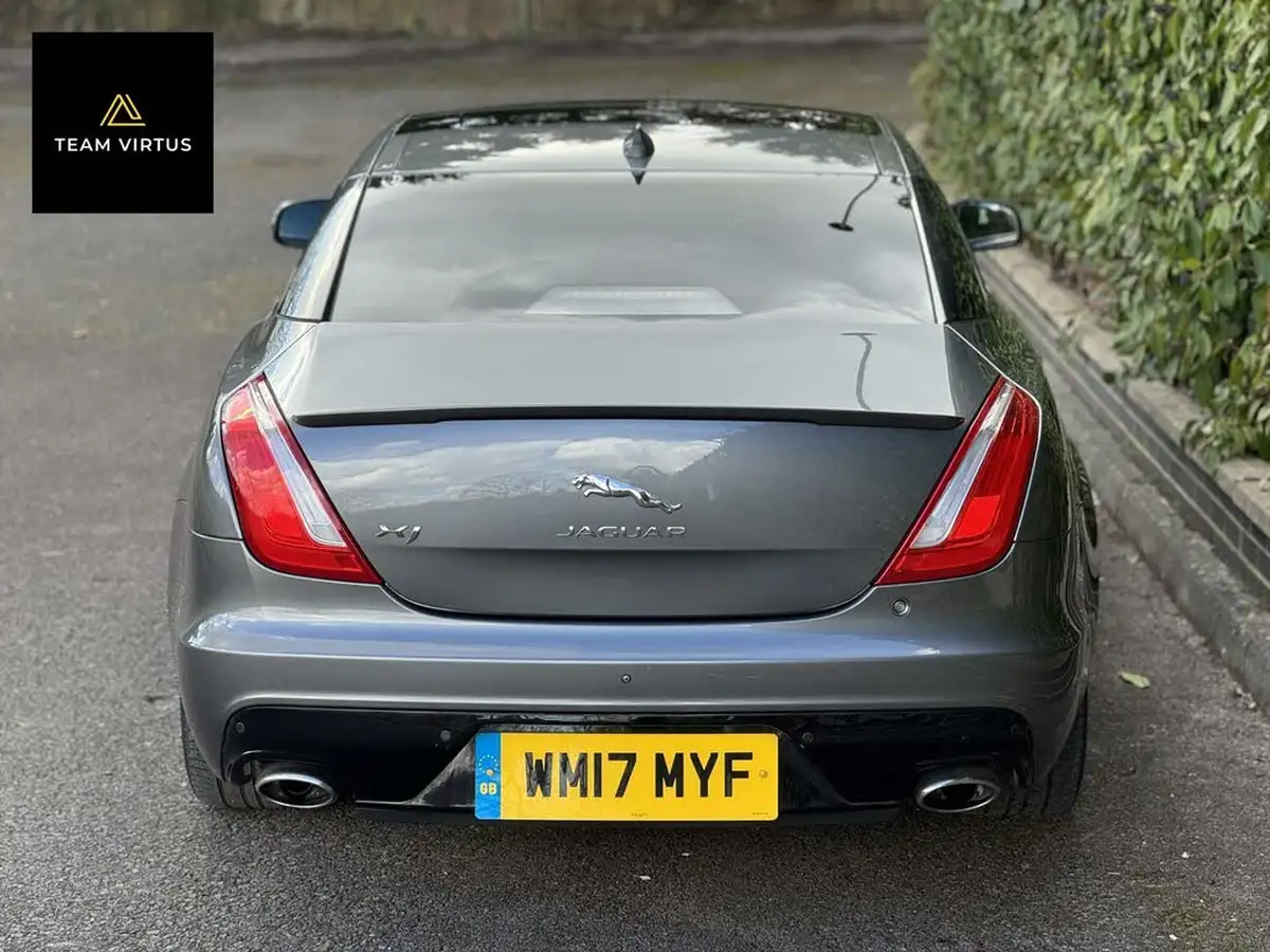 2017-jaguar-xj-series-30-xj-r-sport-big-13