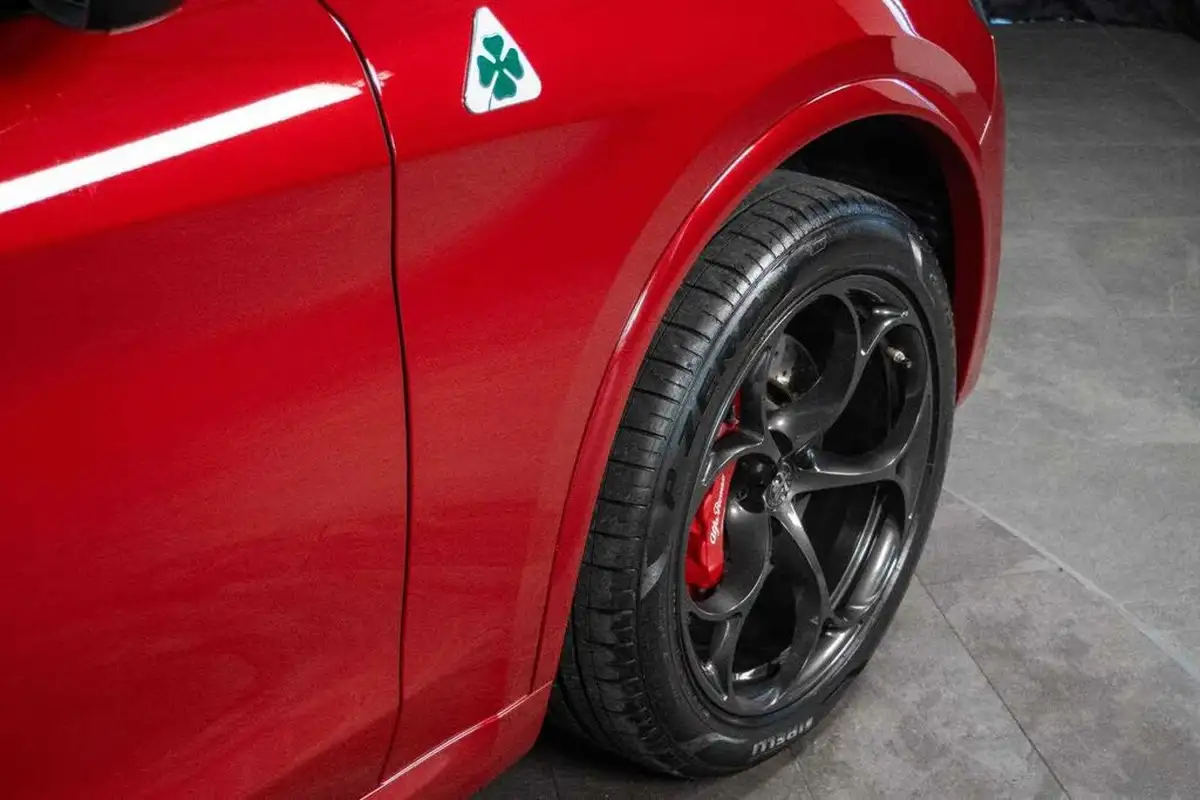 2018-alfa-romeo-stelvio-29-biturbo-quadrifoglio-big-8