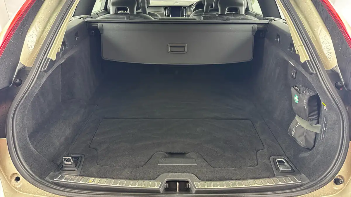 2017-volvo-v90-20td-d5-cross-country-pro-big-14
