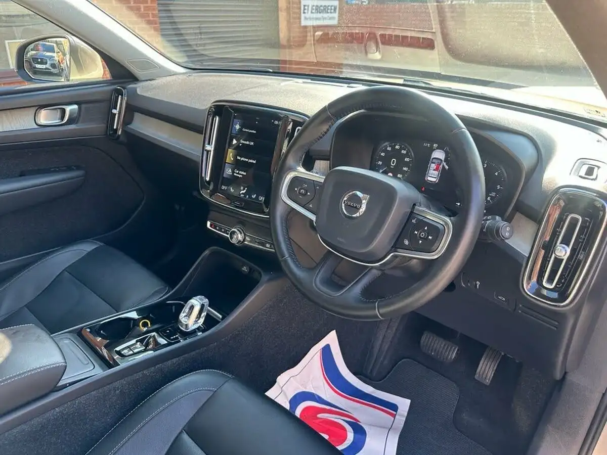 2019-volvo-xc40-20td-d3-inscription-geartronic-big-3