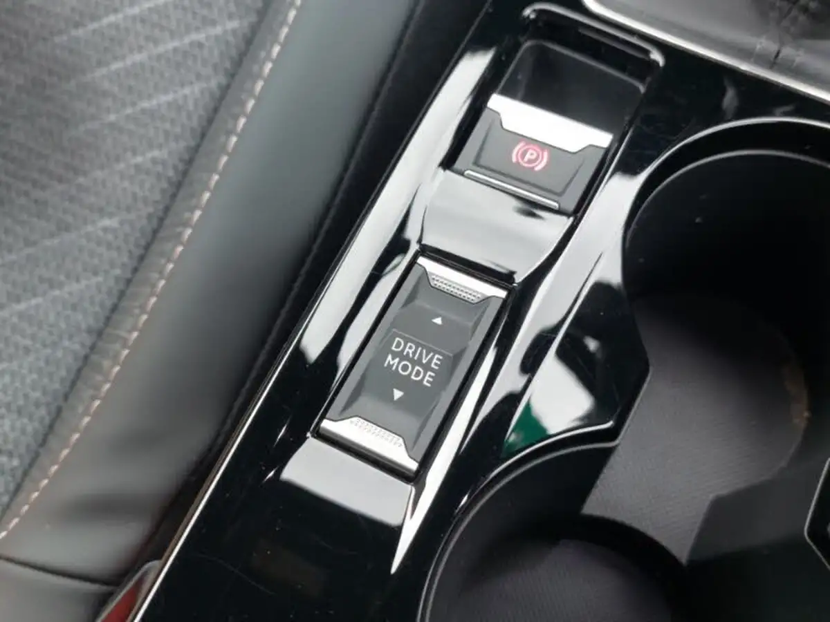 2024-peugeot-2008-suv-12-puretech-allure-130ps-big-17