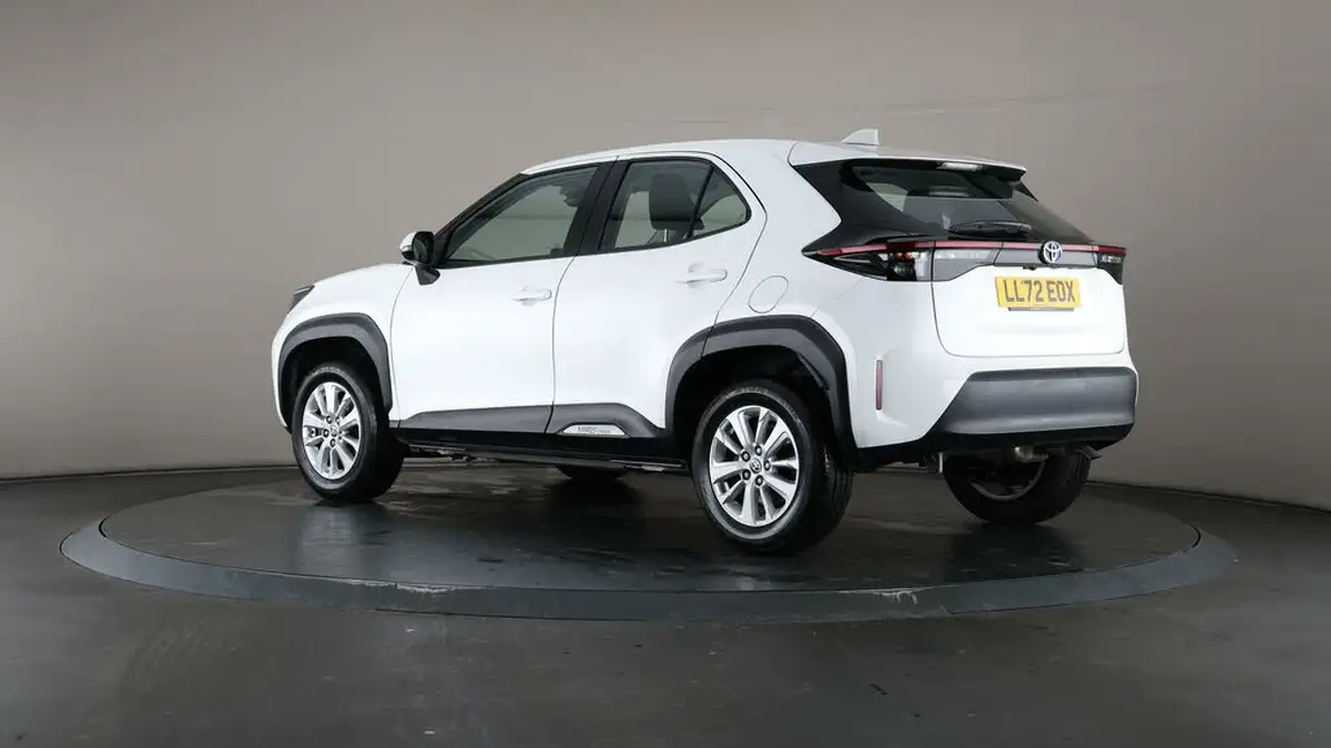 2023-toyota-yaris-cross-15-vvt-i-icon-big-5