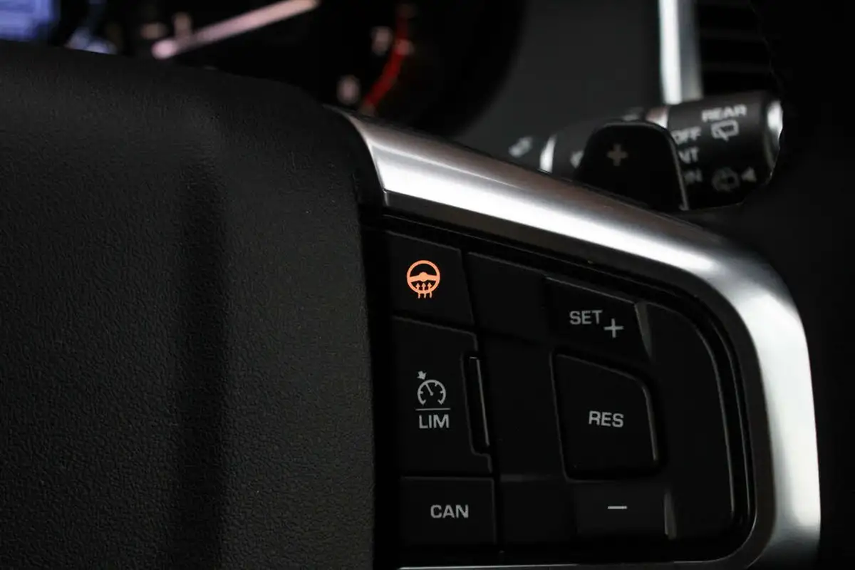 2018-land-rover-discovery-sport-20-si4-hse-big-7