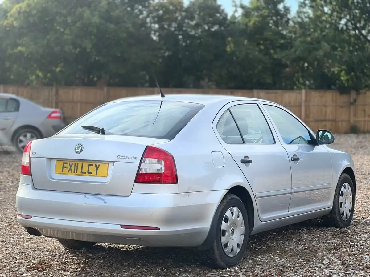 2011-skoda-octavia-14-122bhp-s-hatchback-big-10