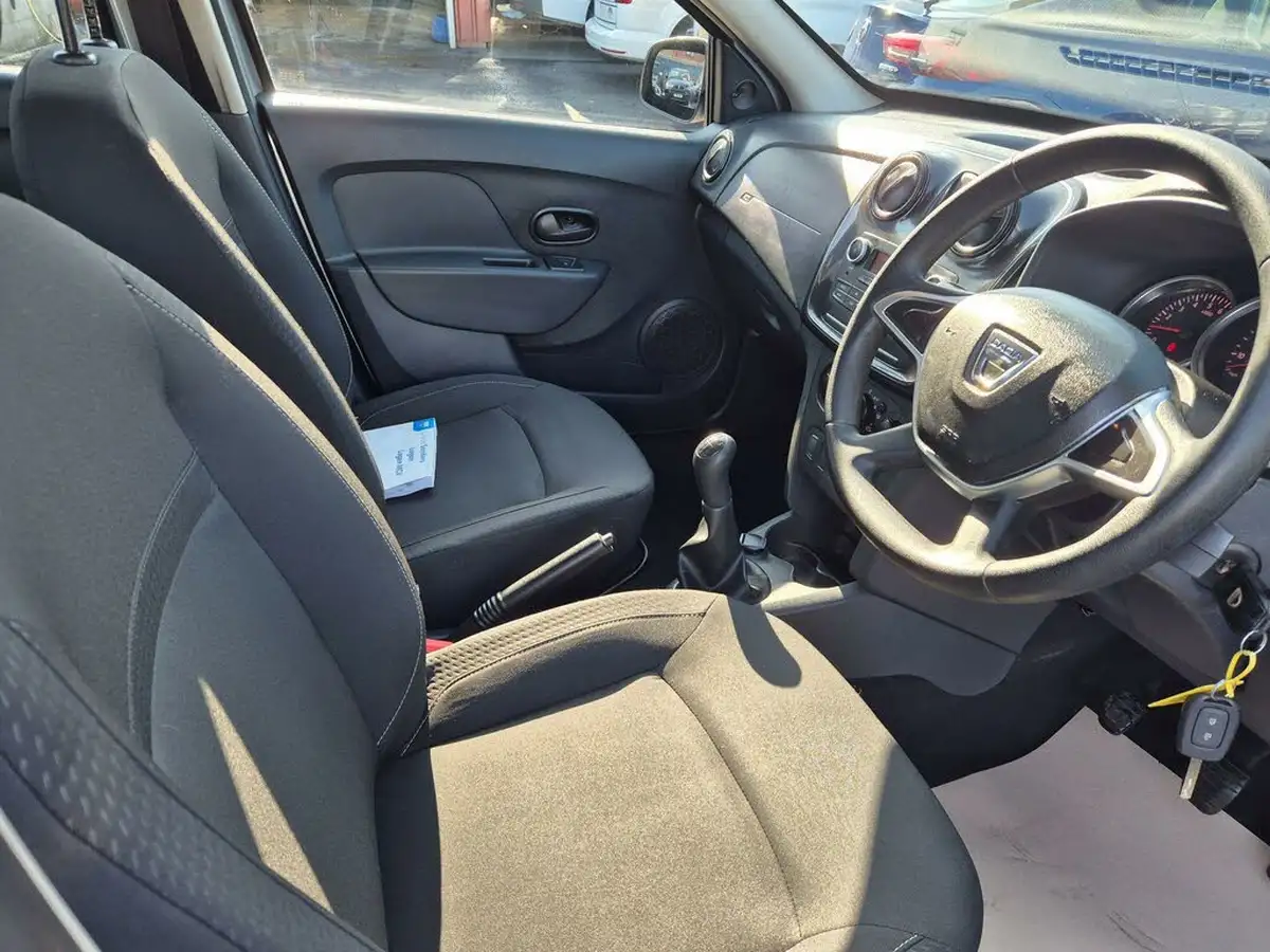 2020-dacia-sandero-10-sce-essential-big-9