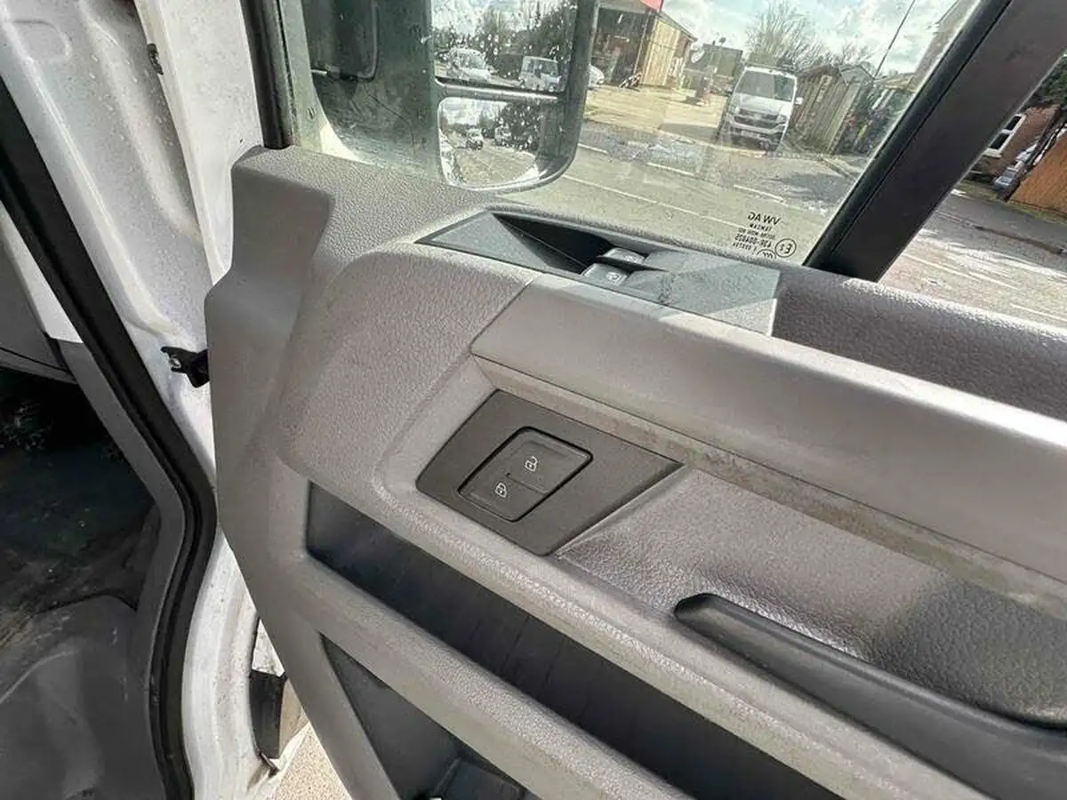 2019-volkswagen-crafter-20tdi-cr35-mwb-140pseu6-startline-chassis-cab-auto-big-29