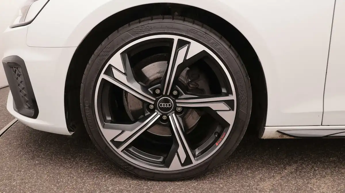 2022-audi-a4-avant-20-35-tfsi-black-edition-s-tronic-big-18