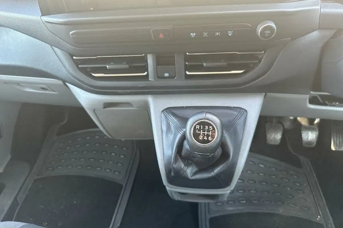 2024-ford-transit-custom-20tdci-300-l1h1-limited-136pseu6e-double-cab-in-van-1997cc-big-17