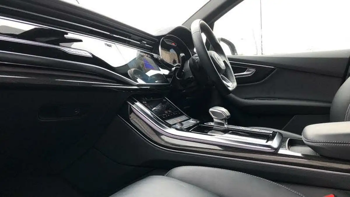 2022-audi-q7-30-55-tfsi-black-edition-big-12