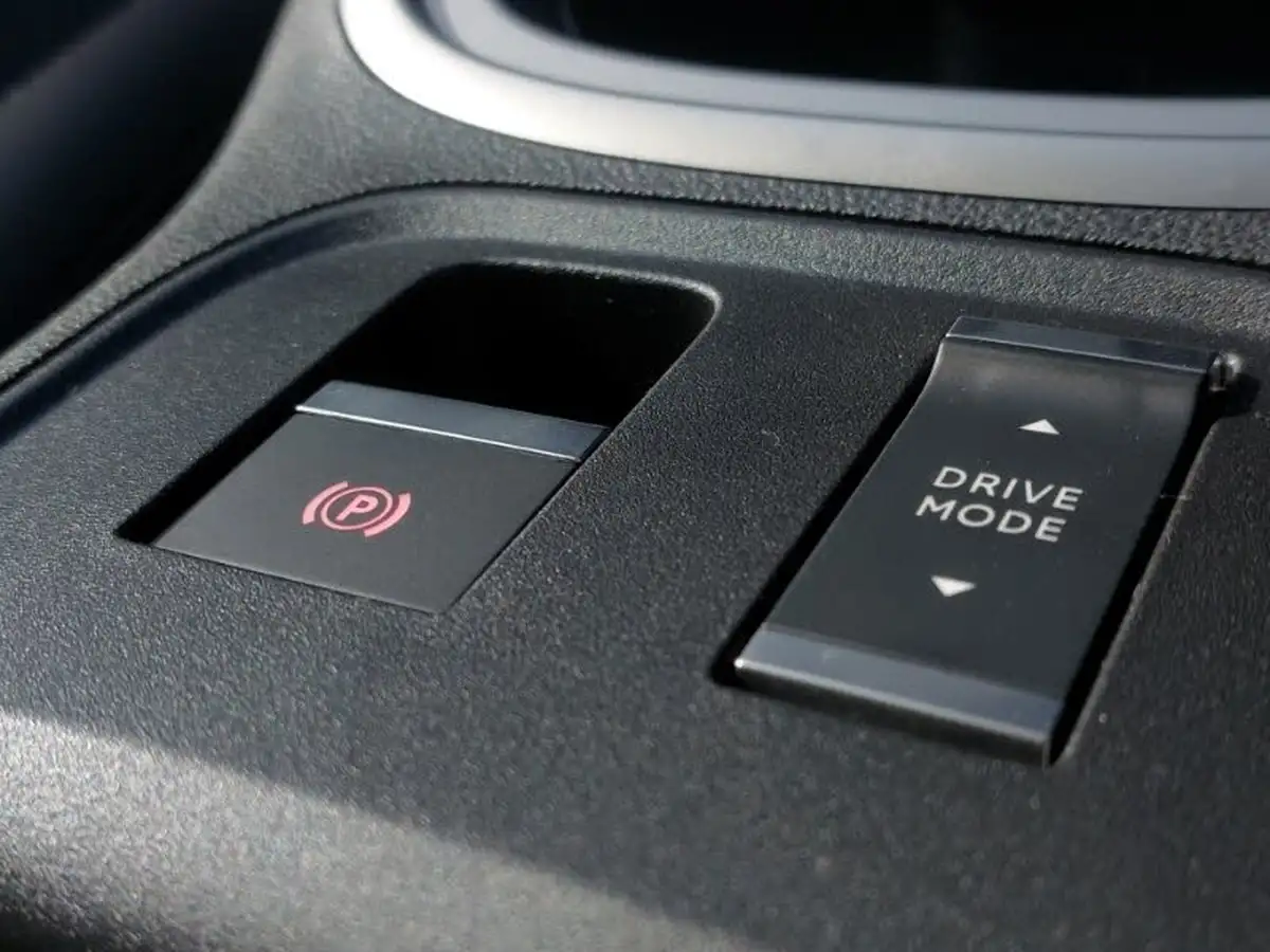 2025-jeep-avenger-12-gse-altitude-e-hybrid-48v-auto-big-11