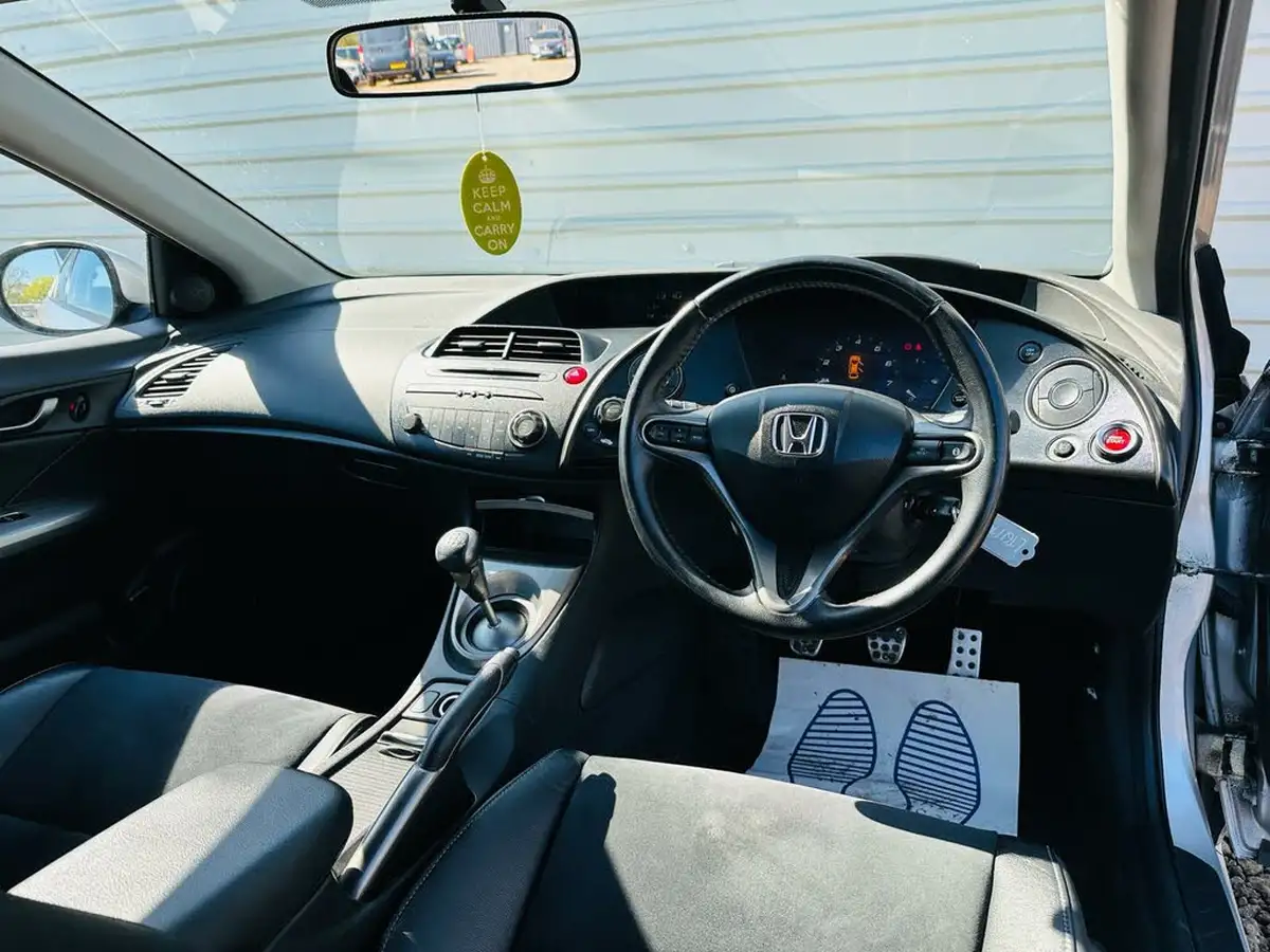 2011-honda-civic-18-si-i-vtec-big-32