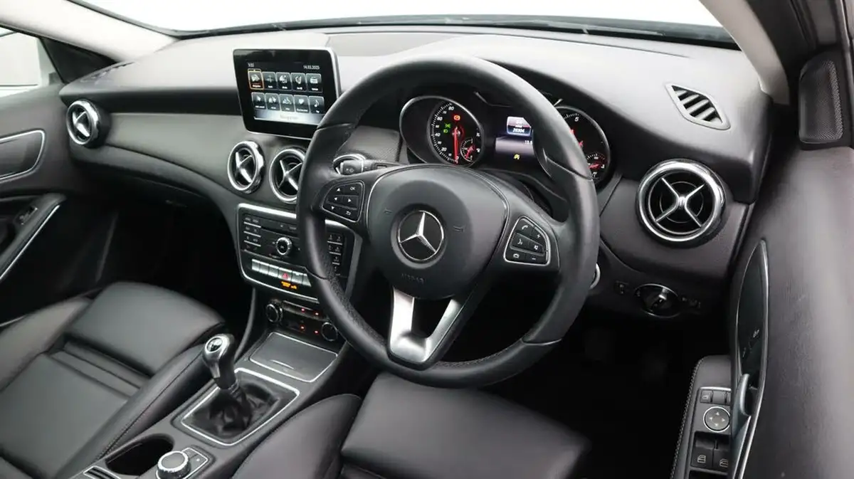 2017-mercedes-benz-gla-class-16-gla-200-se-big-9