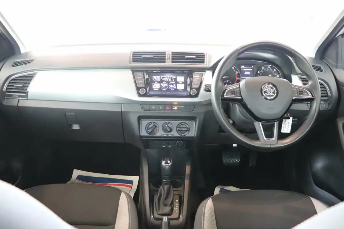 2017-skoda-fabia-10-tsi-se-109ps-hatchback-dsg-big-2