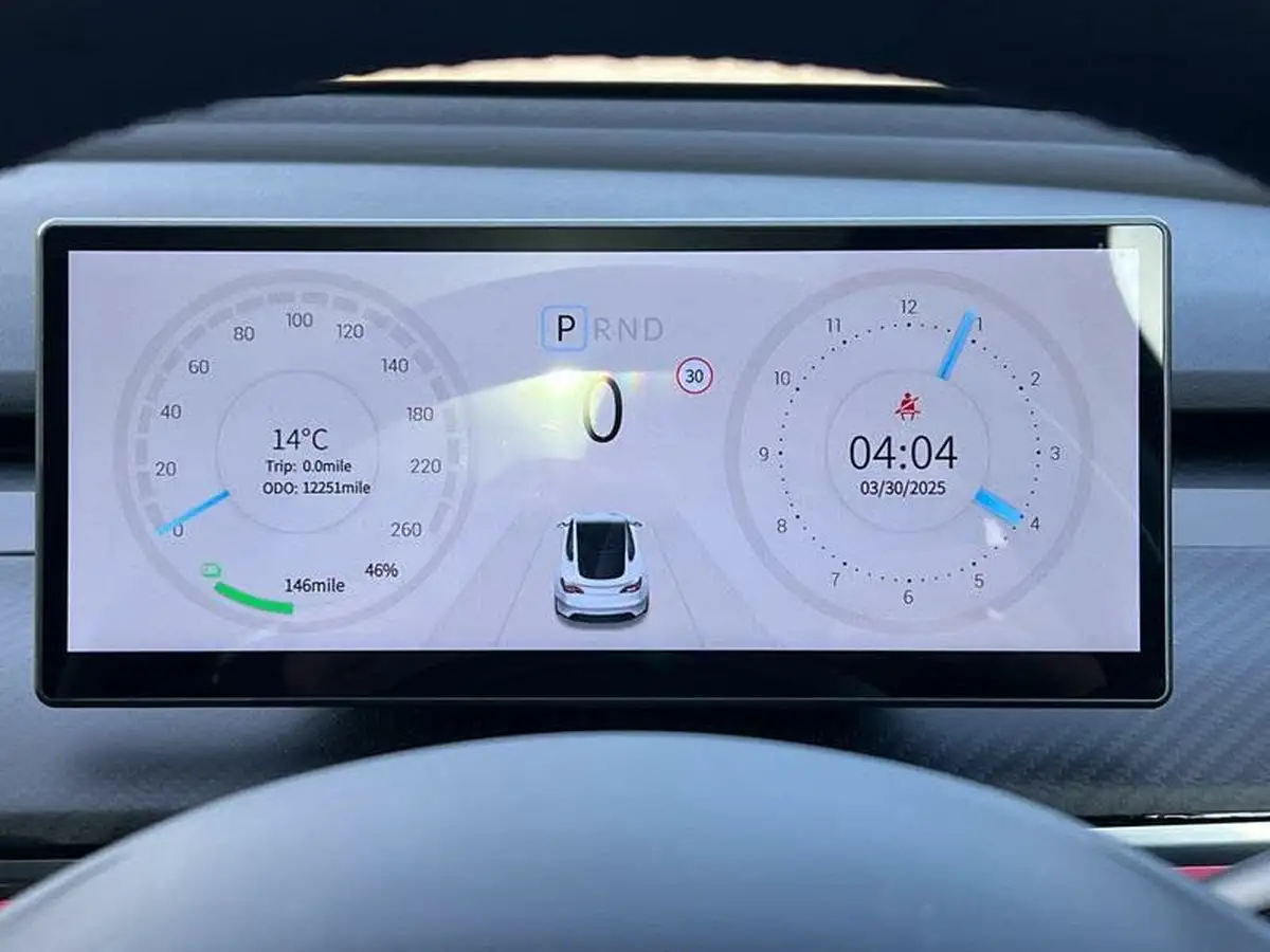2022-tesla-model-y-e-long-range-big-16